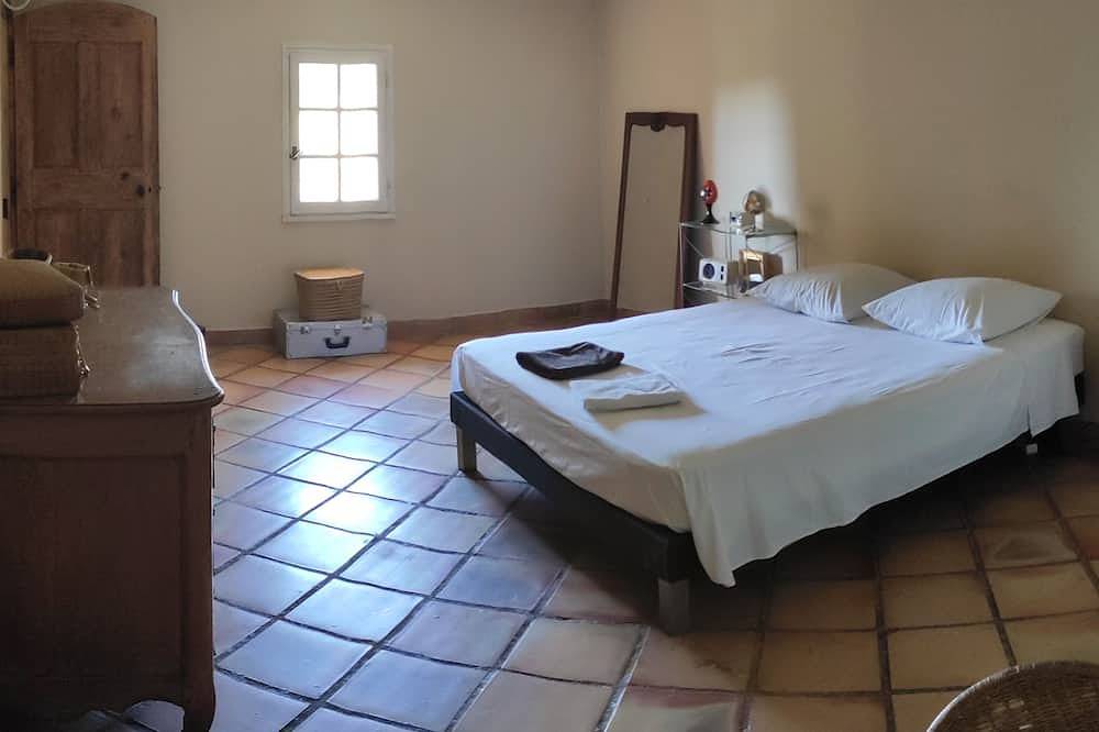 Charakterhaus mit beheiztem Pool und Tennis auf 2ha geschlossen in Lorgues, Draguignan Region