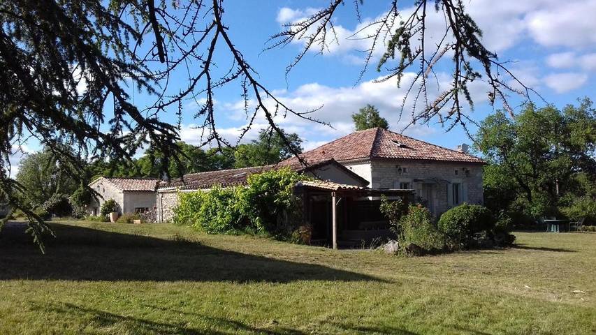 Location de vacances pour 4 personnes, avec Terrasse ainsi que Jardin et Vue à Fargues