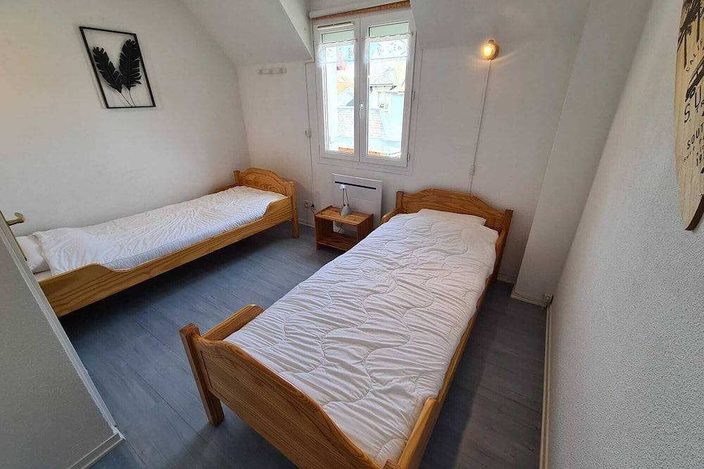 Cottage with garden on the banks of the River Dives with residents-only swimming pool in Dives-sur-Mer, Lisieux und Umgebung