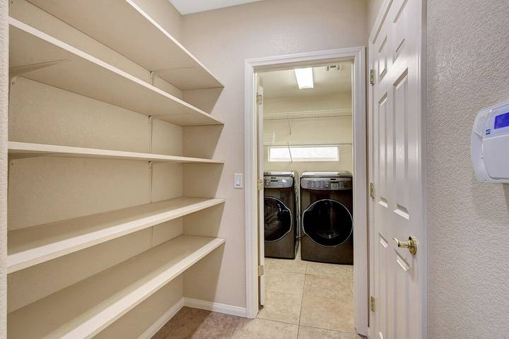 Vacation rental for 10 people, with terrace and hot tub in Henderson