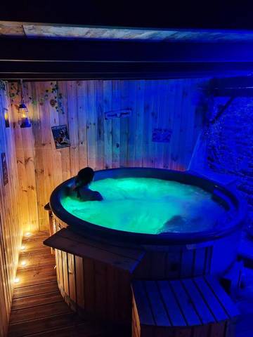 Gîte pour 8 personnes, avec jardin et vue, animaux acceptés à Les Cresnays