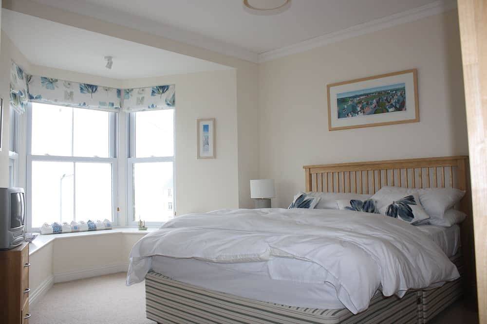 Ganze Wohnung, Stunning Sea Views Sleeps 4  in  lovely 2 bed, 2 bath show flat, garage included in Cornwall