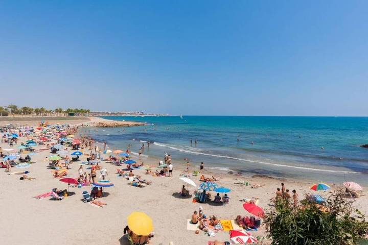 Gîte pour 6 personnes, avec terrasse ainsi que piscine et vue dans Playa Flamenca - 2