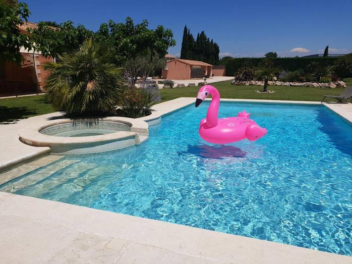 Appartement de vacances pour 2 personnes, avec vue ainsi que jardin et piscine