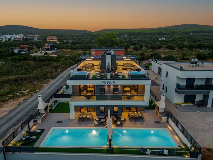 Villa für 20 Personen, mit Balkon und Whirlpool in Zadar - 2