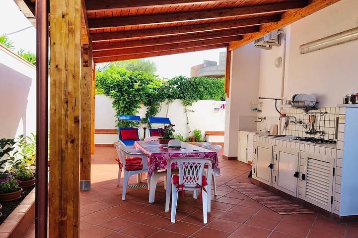 Location de vacances pour 5 personnes, avec Terrasse et Jardin à Lido Marini