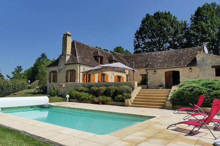 Gîte pour 8 personnes, avec jardin et piscine à Savignac-de-Miremont