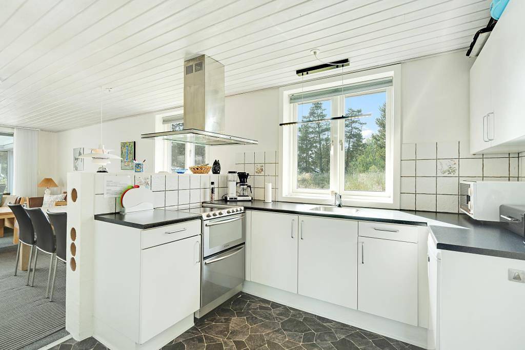 Kleines Sommerhaus in attraktiver Lage mit Wintergarten in Blavand, Varde
