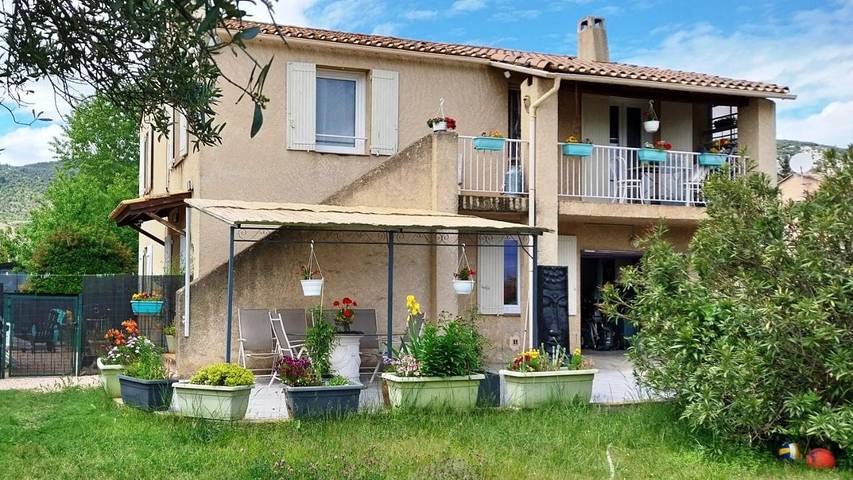 Appartement de vacances pour 5 personnes, avec jardin