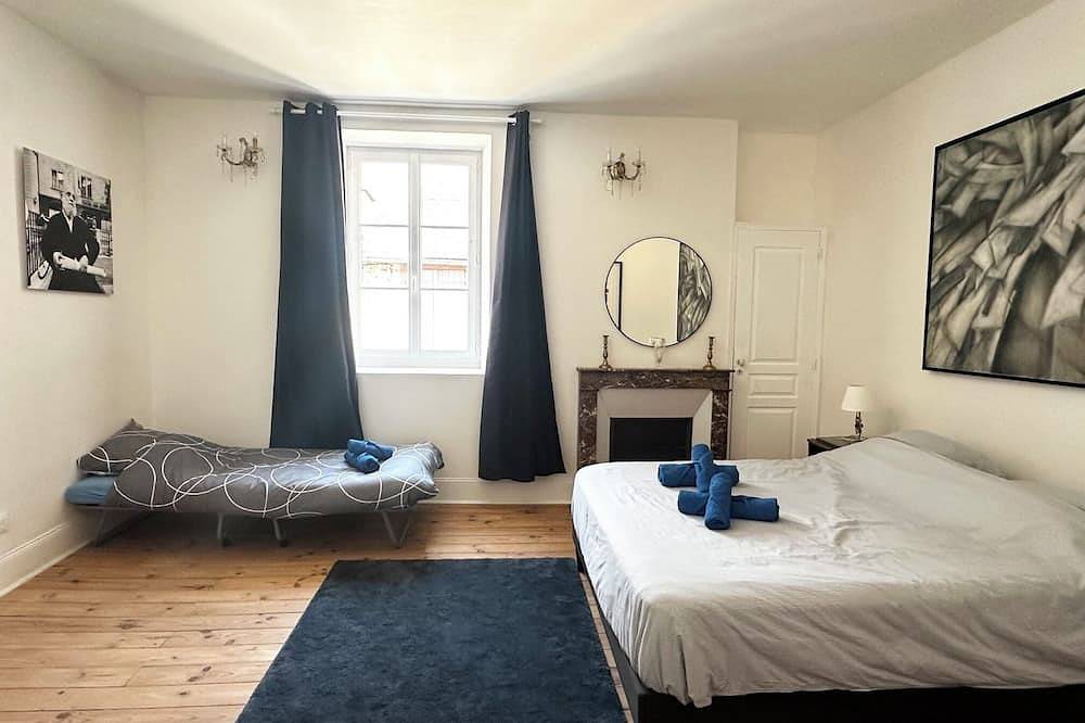 Manor house + swimming pool in Meyssac, Brive-la-Gaillarde region