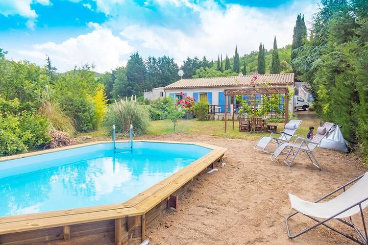 Location de vacances pour 8 personnes, avec jardin et terrasse à Félines-Termenès