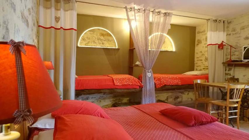 Casa de huéspuedes para 2 personas, con jardín y piscina - 1