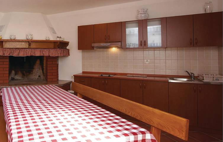 Ganze Ferienwohnung, Gemütliches Apartment mit Meerblick, Terrasse und Parkplatz in Plomin in Plomin, Ostküste Istrien