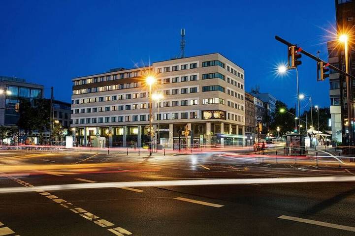 Romantic City Escape | Stylish Twin Stay | Walk to Castle of Isenburg – 0.2 mi in Offenbach am Main, Offenbach