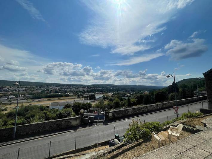 Location de vacances pour 5 personnes, avec Balcon ainsi que Terrasse et Vue à Vireux-Molhain