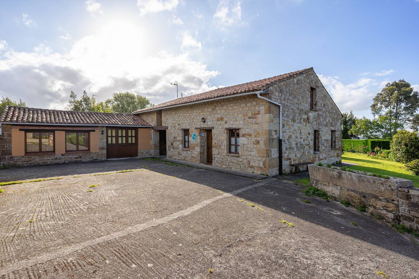 Ferienhaus 'El Prado De La Romia' mit Bergblick, privater Terrasse und eigenem Garten in Argüeru, Villaviciosa