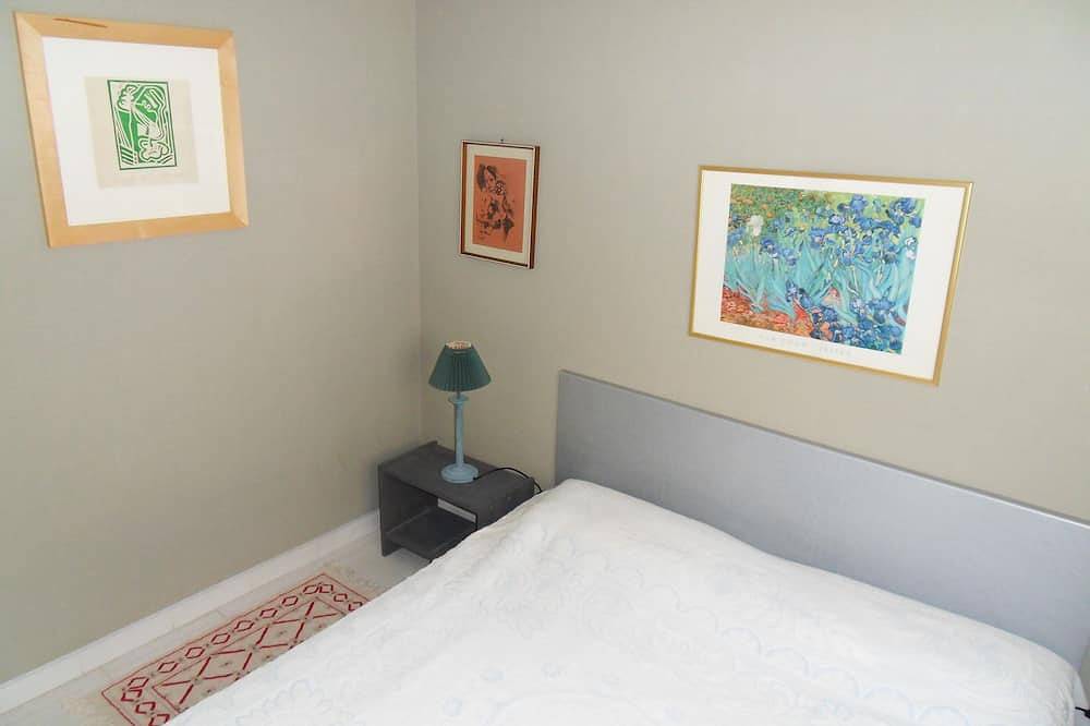 Hel lägenhet, Two-room central apartment, 2 large balconies, 100 m from the beach, private parking in Beaulieu-sur-Mer, Nice region