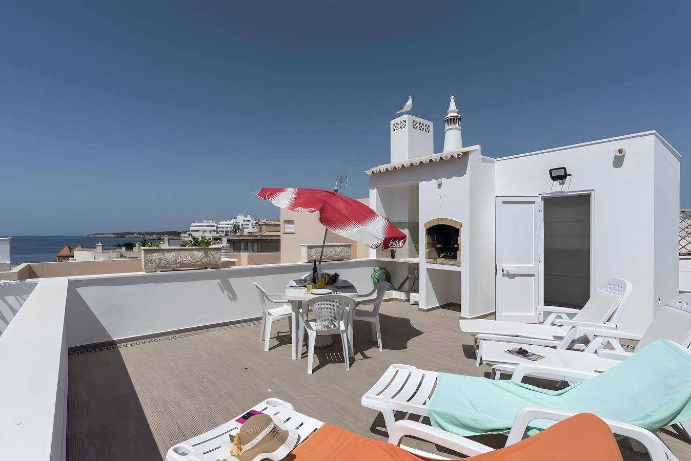 Joguida – Stilvolles Duplex mit Panoramaterrasse nahe dem Strand in Armação de Pêra (costa), Faro Distrikt