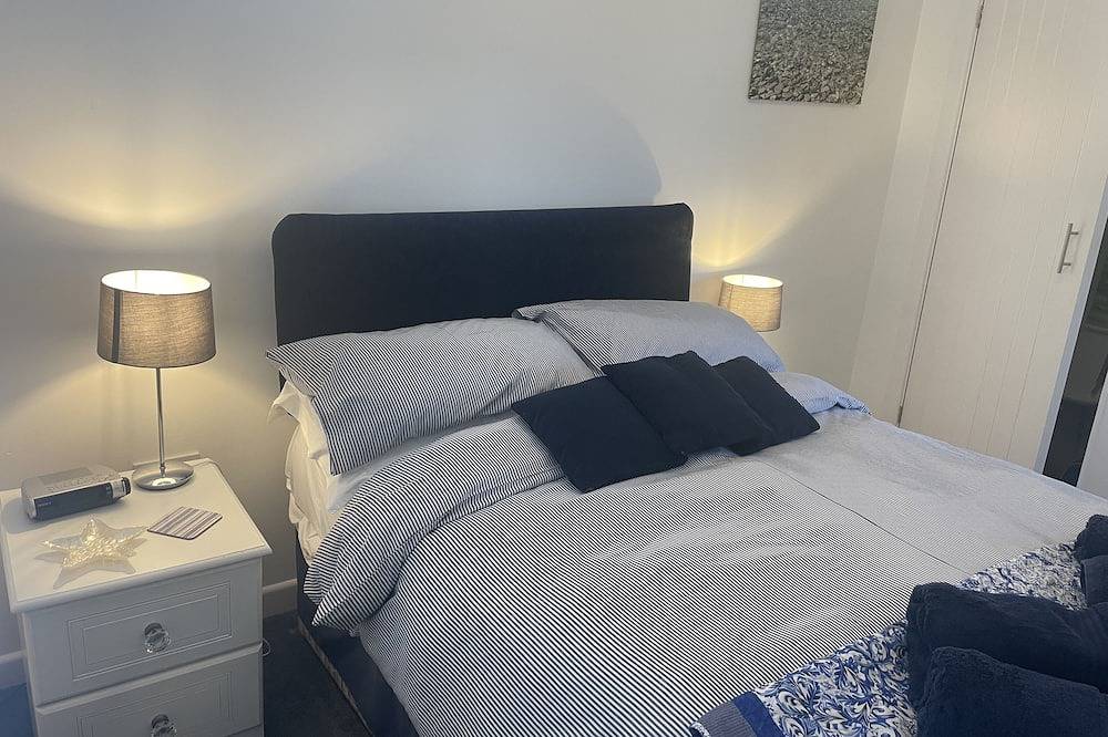 Delightful Cottage on Shaldon Green, 50m to Beach, Nautical Decor | Sleeps 4-6 in Shaldon, Devon
