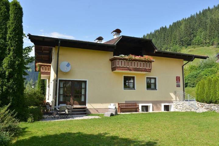 Ferienwohnung für 10 Personen, mit Sauna und Ausblick sowie Garten, mit Haustier in Eben im Pongau