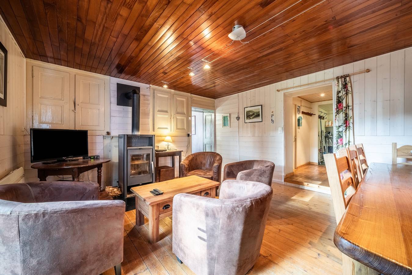 Chalet 'Authentique En Vallée Verte' with Mountain View, Shared Terrace & Wi-Fi in Bogève, Thonon-les-Bains region