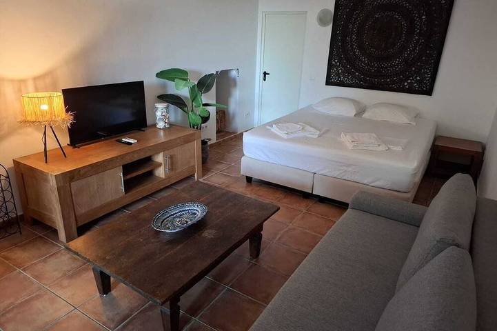 Entire apartment, Full apartment (4p) with large pool and terrace overlooking the sea in Málaga (Este), Malaga