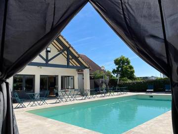 Hôtel pour 2 personnes, avec jardin et piscine, animaux acceptés à Saint-Laurent-des-Vignes