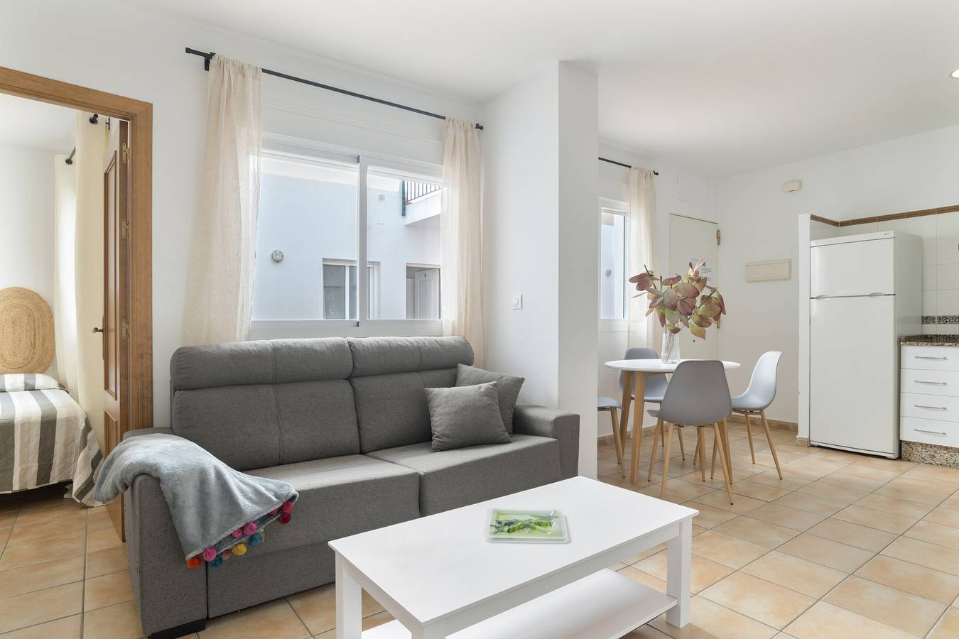 Entire apartment, 'Apartment Perez Zara 4' close to the Sea with Terrace & Wi-Fi in Conil de la Frontera, Costa de la Luz