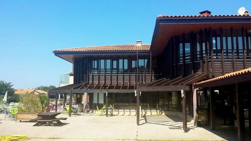 Parc de vacances pour 4 personnes, avec terrasse ainsi que piscine et bassin pour enfant dans les Landes - 3