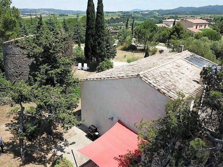 Gîte pour 8 personnes, avec piscine et jardin