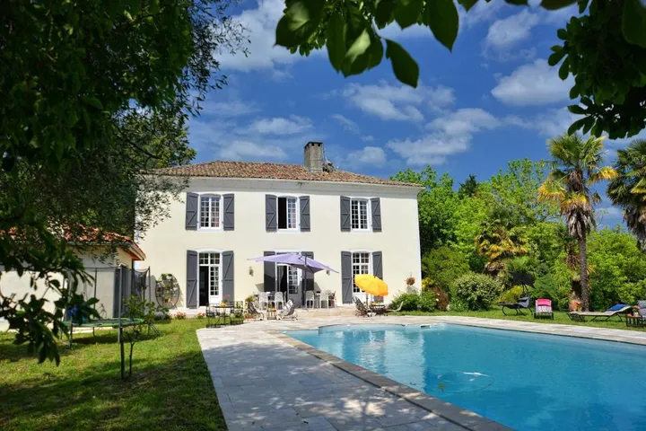 Alojamiento y desayuno para 2 personas, con vistas además de piscina y jardín - 1