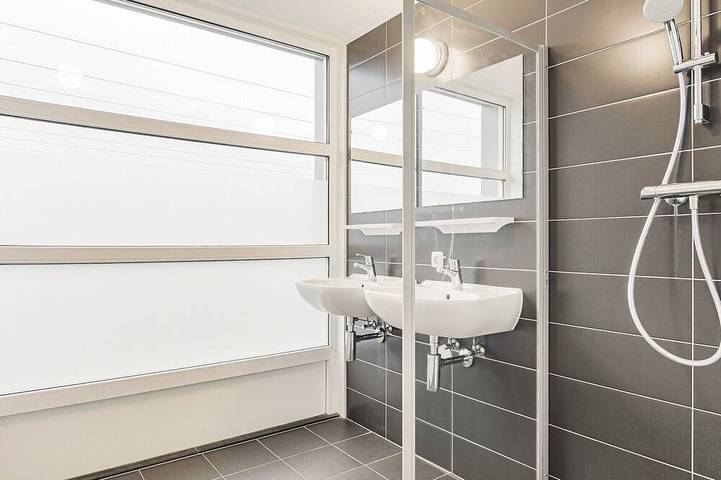 Luxury bungalow for 10 persons in Drenthe