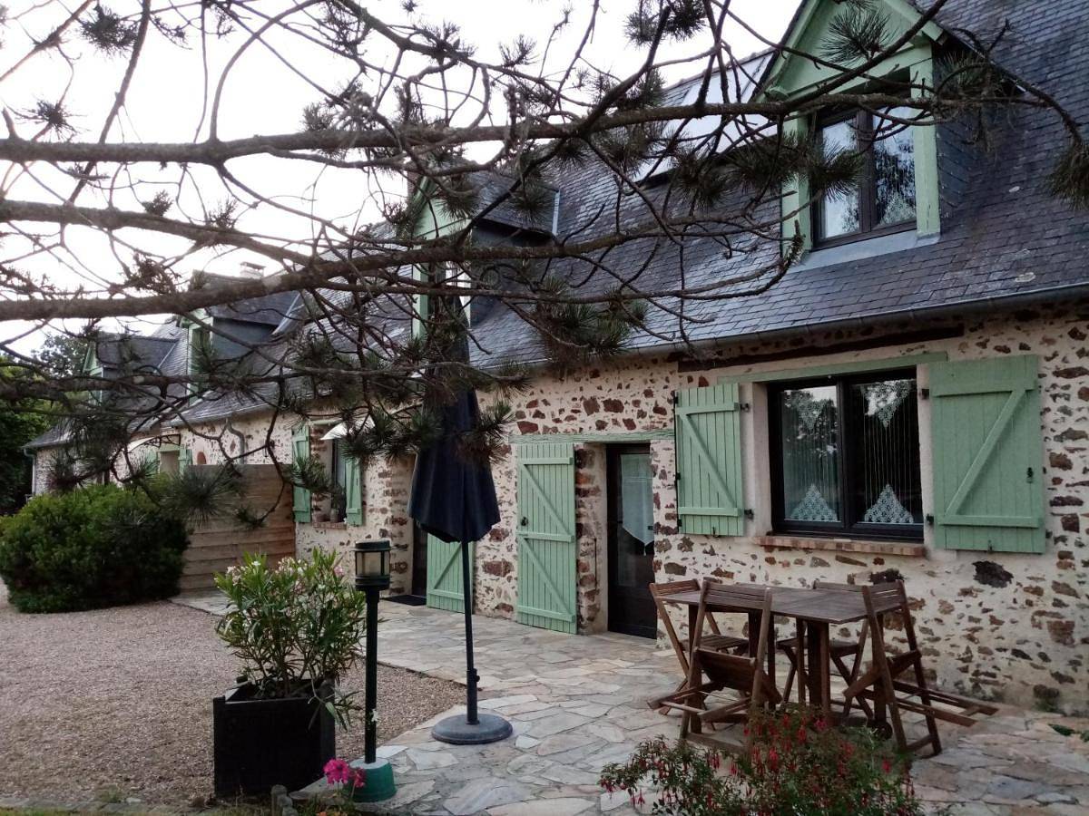 Deluxe Family Suite in Saint-Ouën-des-Toits, Mayenne