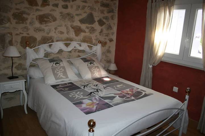 Gîte pour 13 personnes, avec piscine ainsi que terrasse et jardin à Saint-Victor-la-Coste - 2