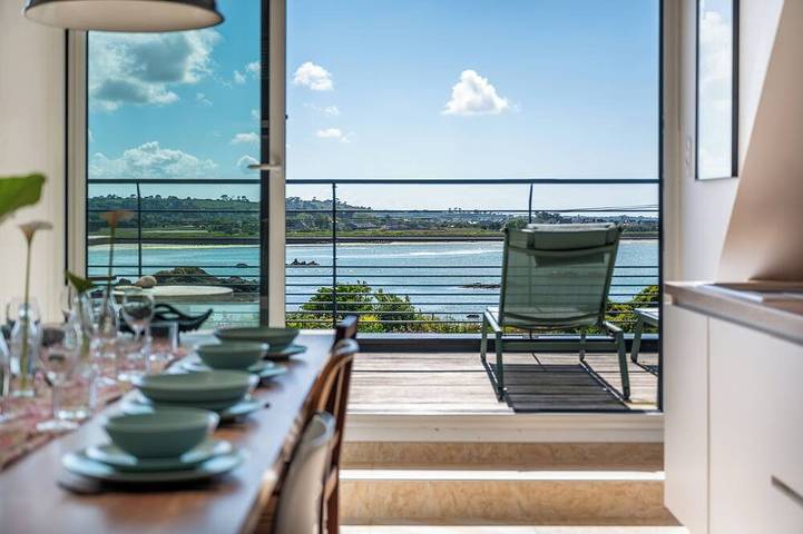 Location de vacances pour 8 personnes, avec terrasse ainsi que jardin et jacuzzi dans Plage Curnic