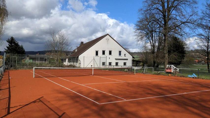 Ferienhaus für 29 Personen, mit Balkon und Terrasse sowie Garten und Sauna in Wesertal