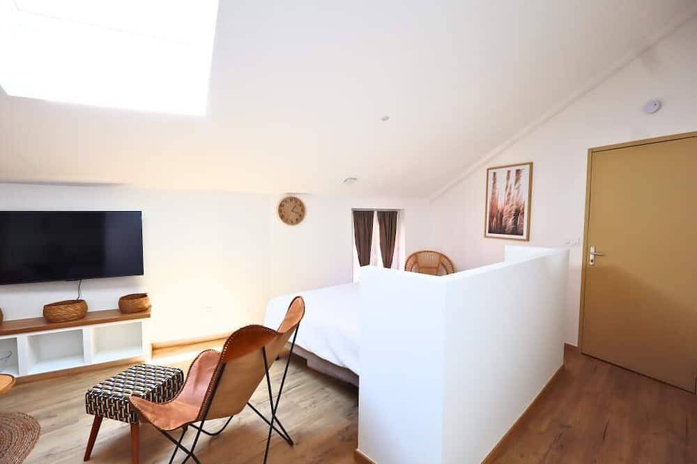 Apartamento entero, L'échappée Bohème - loft studio in Camaret-sur-Aigues, Vaucluse