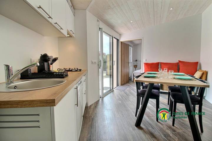 Gîte pour 4 personnes, avec terrasse à Plougoumelen - 2