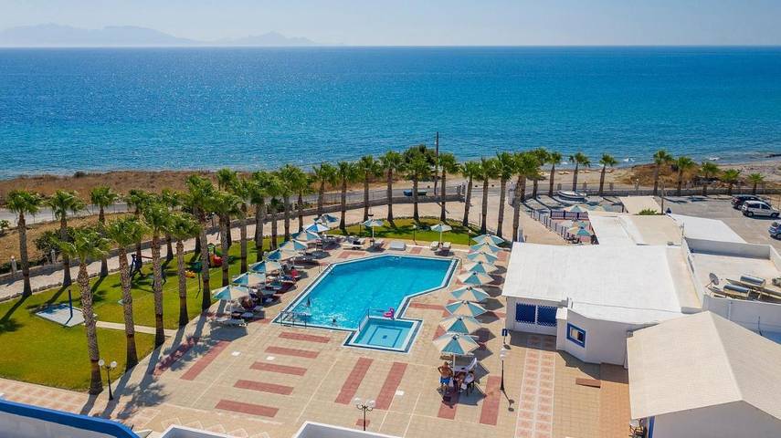 Hôtel pour 2 personnes, avec jardin et bassin pour enfant ainsi que vue et piscine