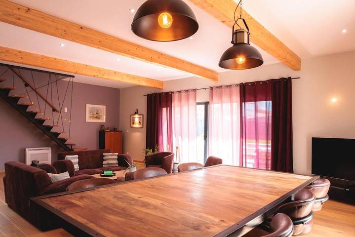 Location de vacances pour 8 personnes, avec terrasse et piscine dans Saint-Étienne-sur-Chalaronne - 2