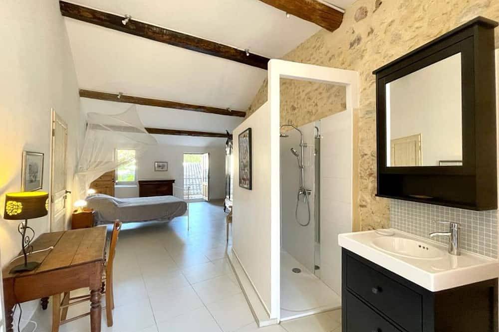 Casa con Encanto en el Corazón de Bouzigues, con Patio Privado y Dependencia in Bouzigues, Côte d'Améthyste