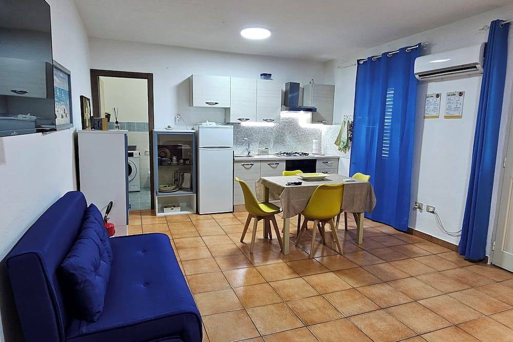 Appartement entier, Studio apartment with large garden. Fifty meters from the white beach of La Caletta. in La Caletta, Siniscola