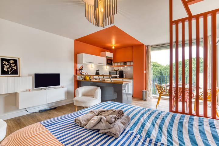 Hel lägenhet, Apartment "Sunny Day" with Private Terrace and Air Conditioning in La Grande-Motte, Medelhavskusten (Frankrike)