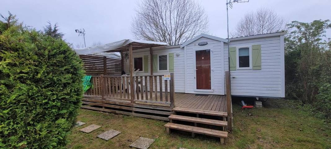 Camping pour 6 personnes, avec Terrasse ainsi que Jardin et Piscine
