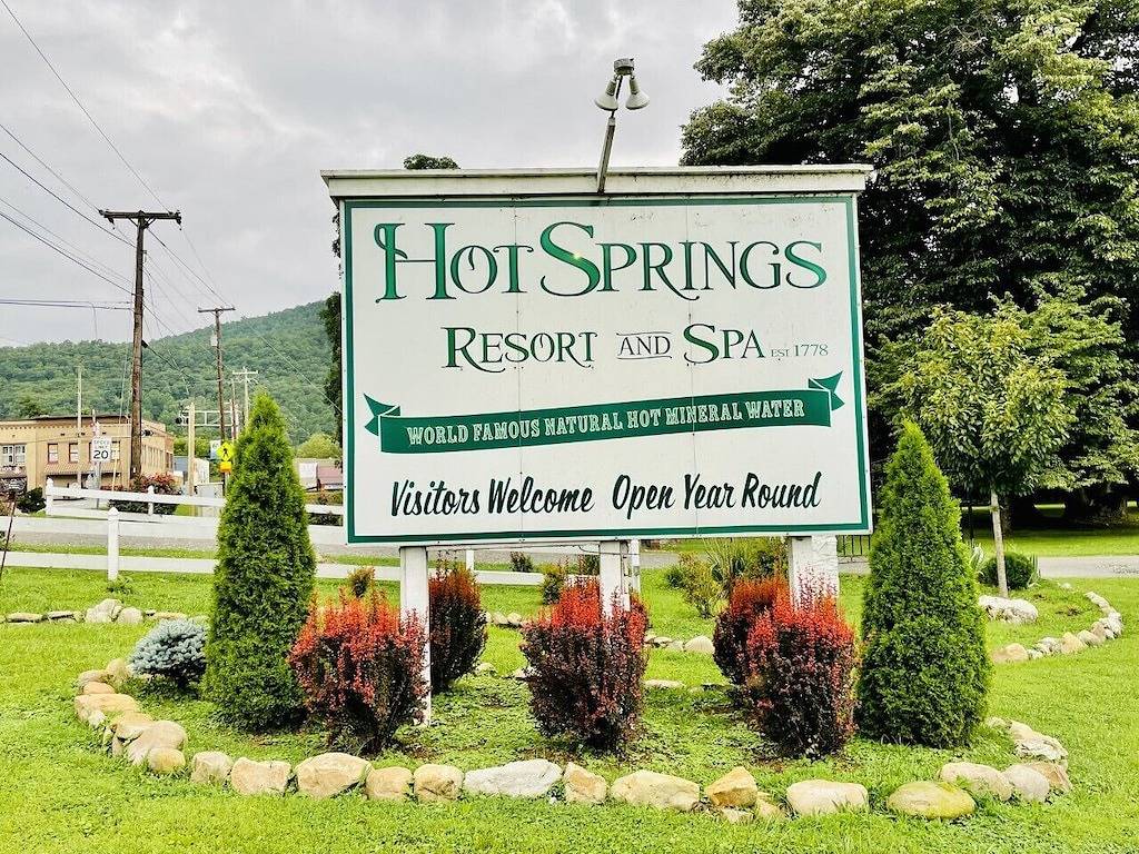 Prime Location, Walk to Town, Pet Friendly in Hot Springs (NC), Madison County (NC)