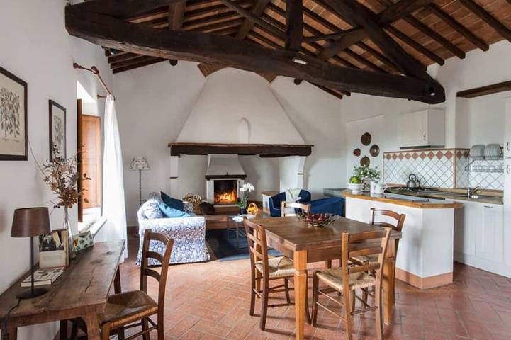 Agriturismo per 4 persone, con piscina in Sovicille