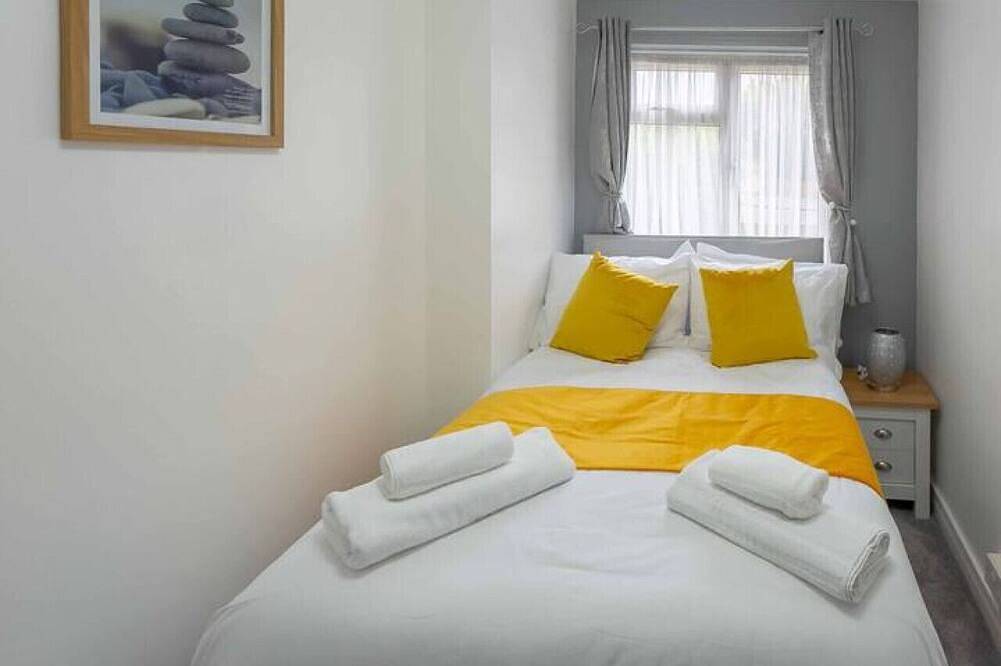 Bright 2-bedroom home with private garden & easy London access in Bexley, Londres