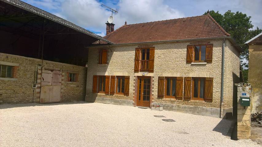 Gîte pour 8 personnes, avec Terrasse ainsi que Jardin et Vue