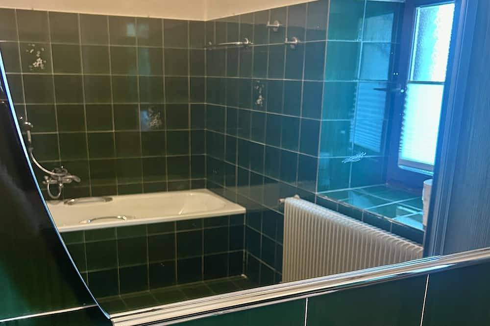 Ganze Wohnung, Gemütliche Fewo in bäuerlichem Gehöft mit traumhaften Garten in Oberplanitzing, Kaltern an der Weinstraße