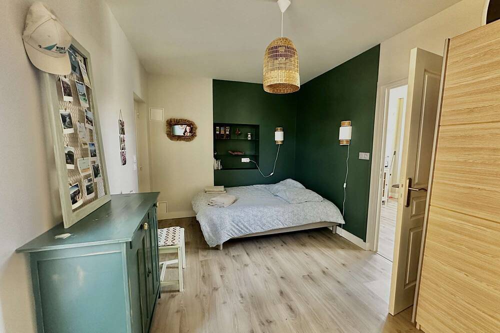 Entire apartment, L'Émeraude, apartment with terrace near the beach in Asnelles, Côte de Nacre